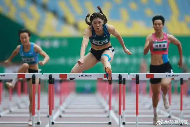 跑出亚洲赛季最佳的吴艳妮以实力回击质疑,夏思凝的表情引发热议