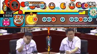 最囧福利搞笑gif之太鼓达人真是玩得心醉