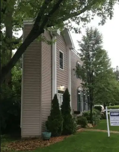 搞笑段子幽默笑话图片哥们,你头上顶一只桶,可以消音吗