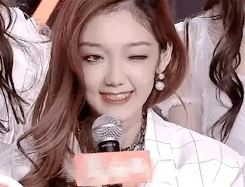 硬糖少女眨眼表情,赵粤搞笑,陈卓璇可爱,看到王艺瑾被电到