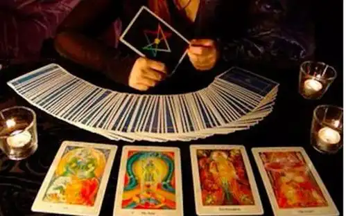 是什么魔力可以从这张纸牌里读出你深埋的心事