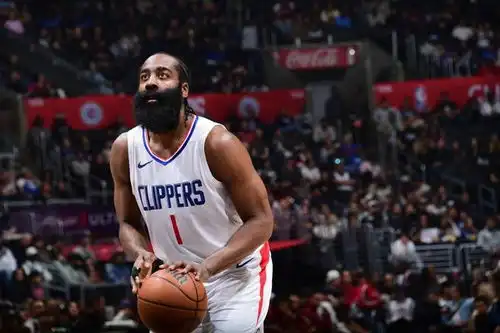 快船将战独行侠,追梦建议威少首发,看看哈登怎么说