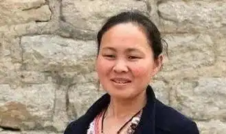 绝望悲剧变喜剧,被拐郜艳梅嫁给农民成了乡村教师,有了退休工资