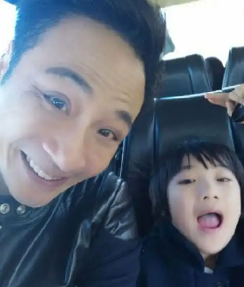 费曼说老爸吴镇宇丑被拉黑举报,吴镇宇痛斥爸爸去哪儿结果怎样了