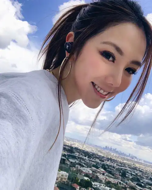 邓紫棋演唱会舞台出故障演出推后,歌迷愤怒斥责主办方不作为