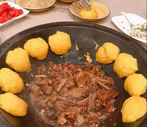 韩国人下雪天吃炸鸡喝啤酒东北人我们有铁锅炖和大饭包