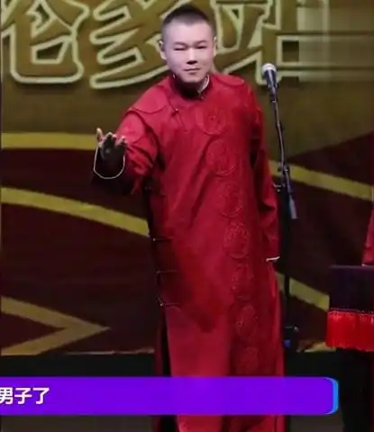 岳云鹏晒演出生图,一夜暴瘦认不出却遭网友调侃话筒都p歪了