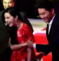 范冰冰走红毯摔倒,谁注意了李晨当时的表情网友分手不是突然