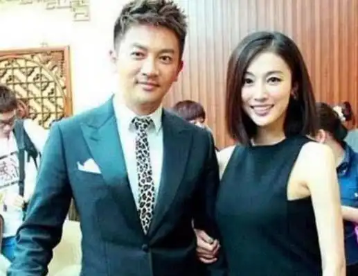 47岁苏有朋妻子终于曝光,原来是大家熟悉的她,难怪一直不公开