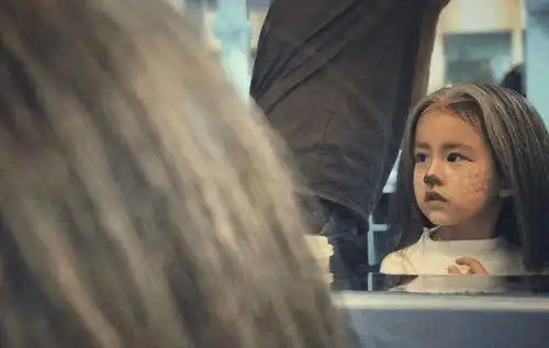 黄磊二女儿是潜力股,眼睛里有着满满仙气,长大后会比姐姐还好看