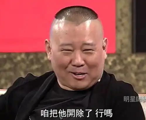 岳云鹏在2020年度总结的配图里,给搭档孙越下跪,以示感谢