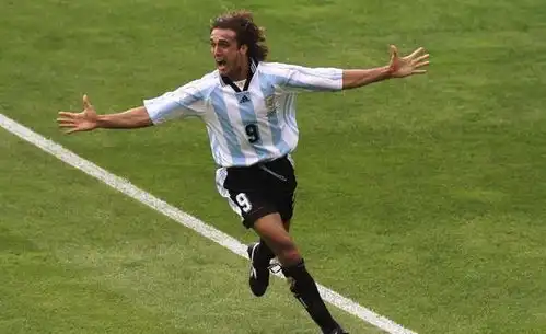 大罗90年代,在前锋位置能和我同一档次的仅1人,亨利不够格