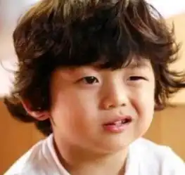 嘟嘴表情包可爱小朋友潘