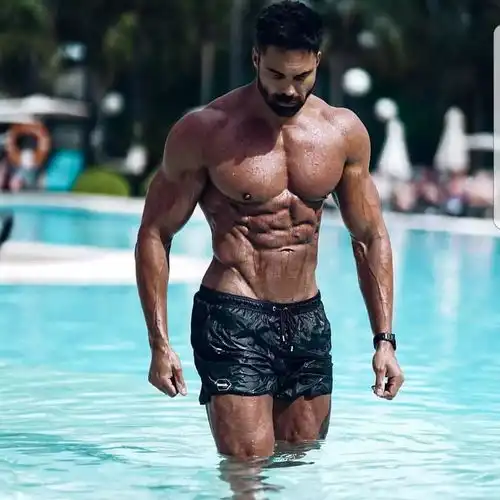 要想双杠臂屈伸有更好的练效果,这个错误千万不能犯