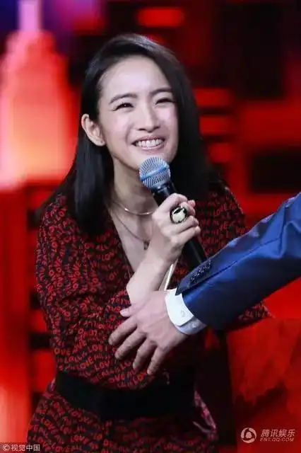 李晨兰花指造型,林依晨笑称表情包,网友范爷你不管管