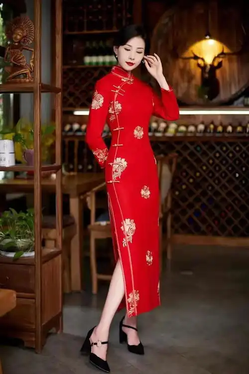 当刺绣遇上旗袍,美到让灵魂骄傲诠释属于自己的那份高贵与典雅