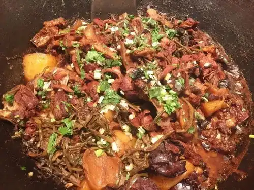 觅食记丨降温了,赶紧来ci铁锅炖嘎嘎香